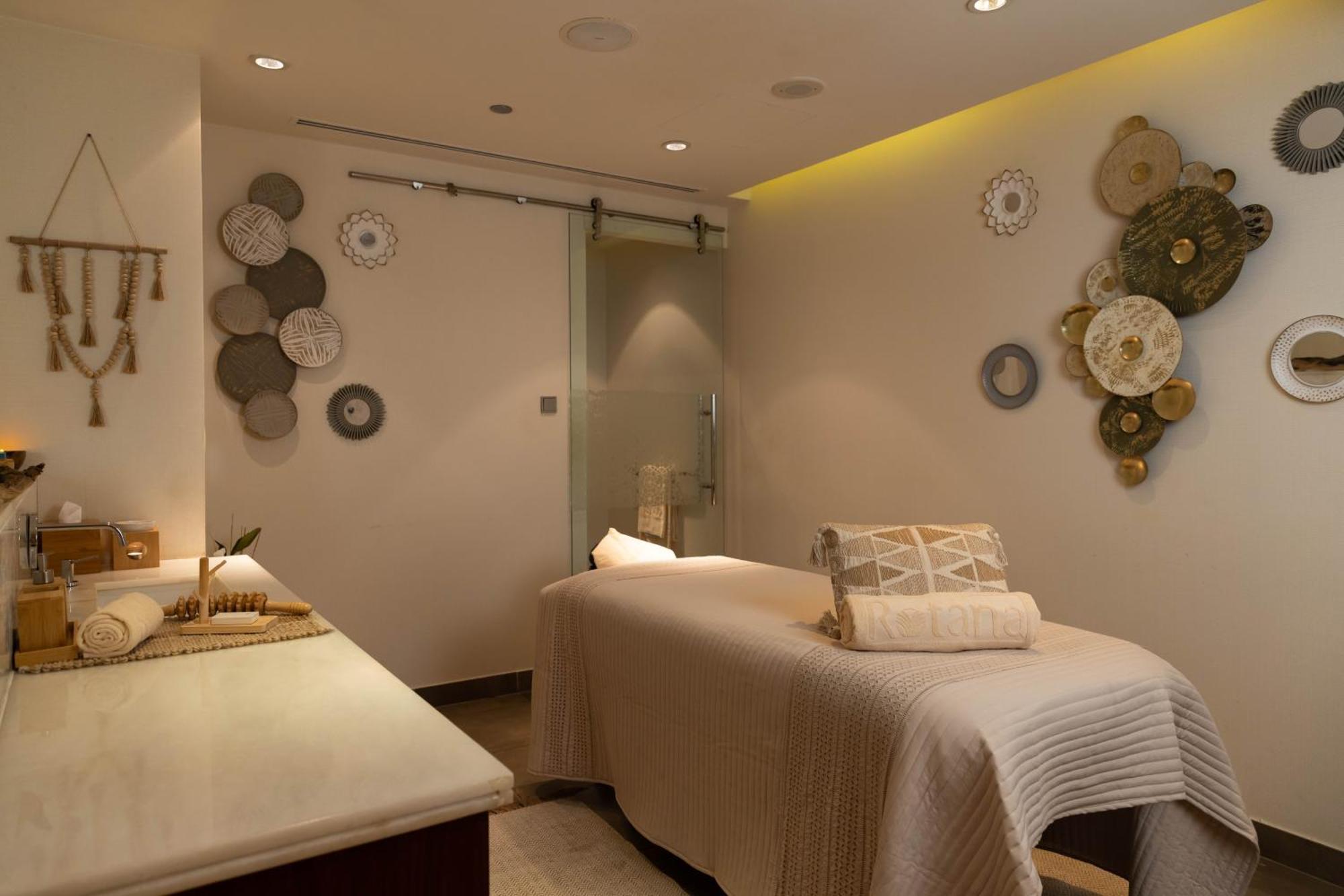 City Centre Rotana Dauhá Exteriér fotografie A treatment room at the spa