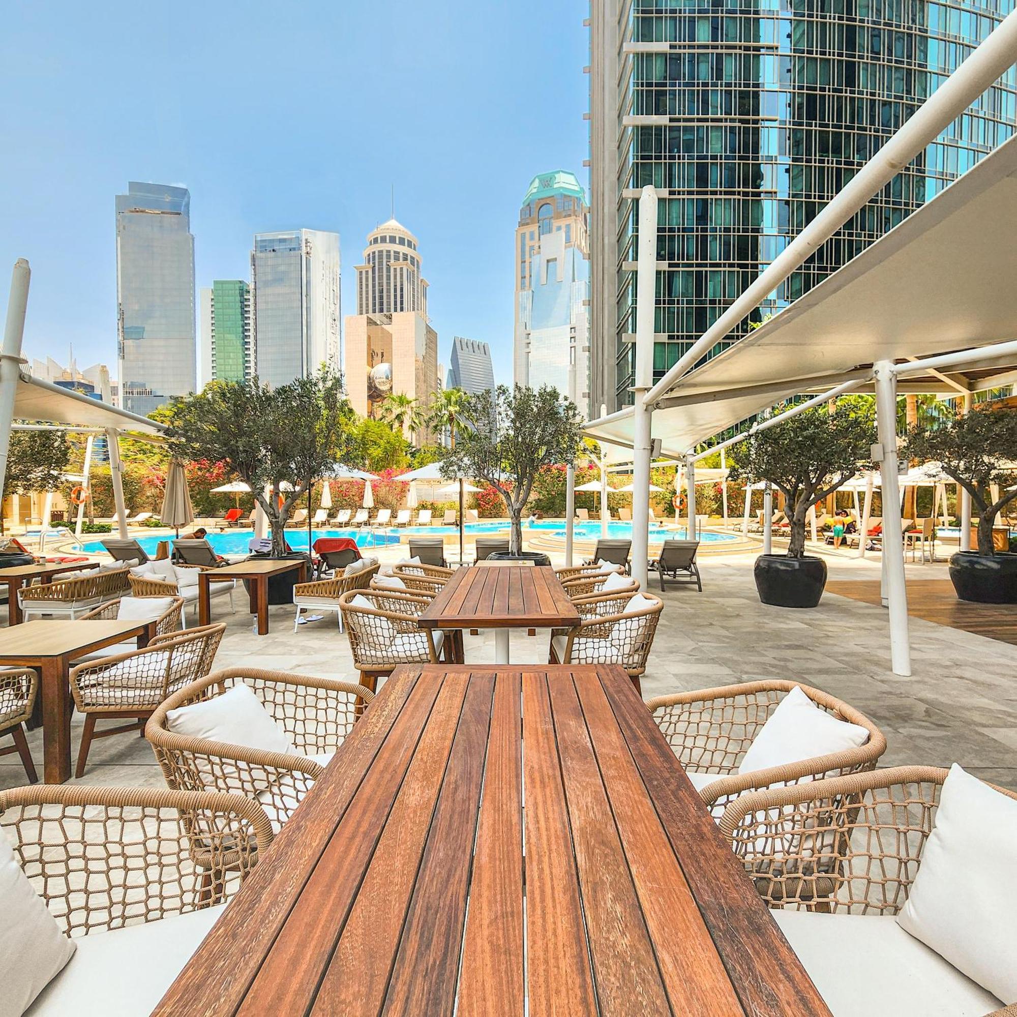 City Centre Rotana Dauhá Exteriér fotografie The pool at The Westin